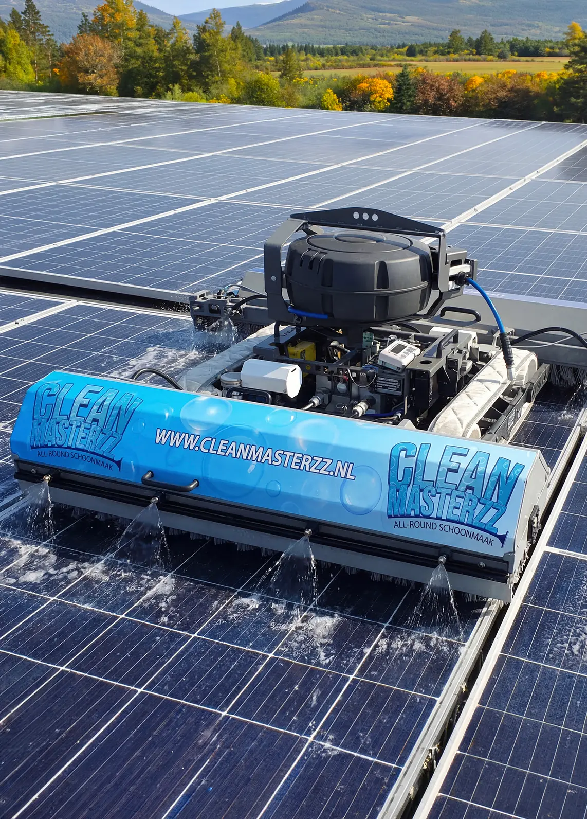 CleanMasterzz geavanceerde zonnepaneel- en glasreinigingsrobot in actie